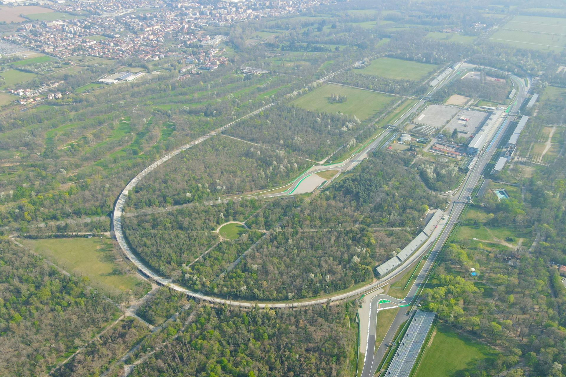 autodromo di monza visto dall’alto – vacanze-culturali.it