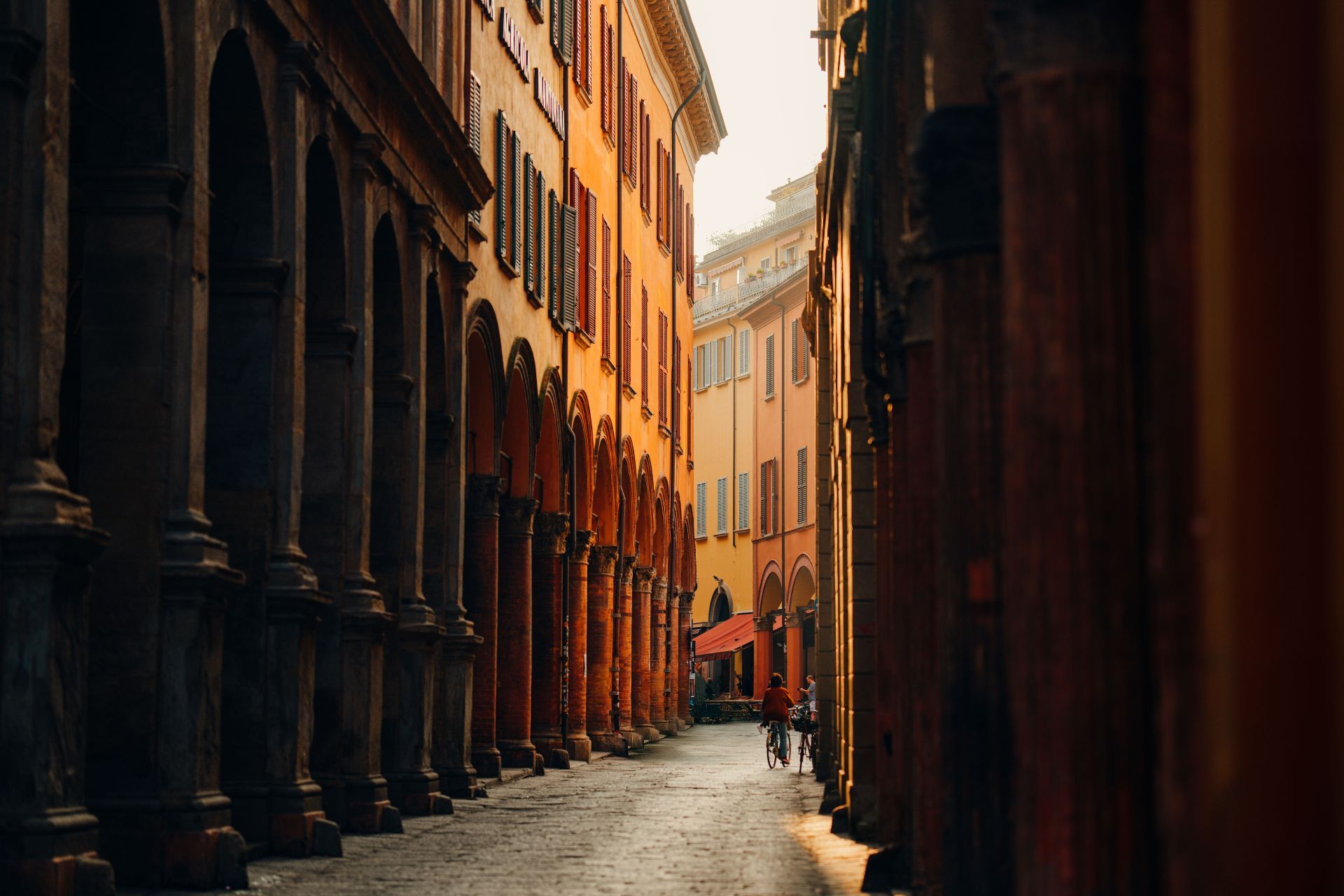 portici di bologna al tramonto – bologna romantica – vacanze-culturali.it